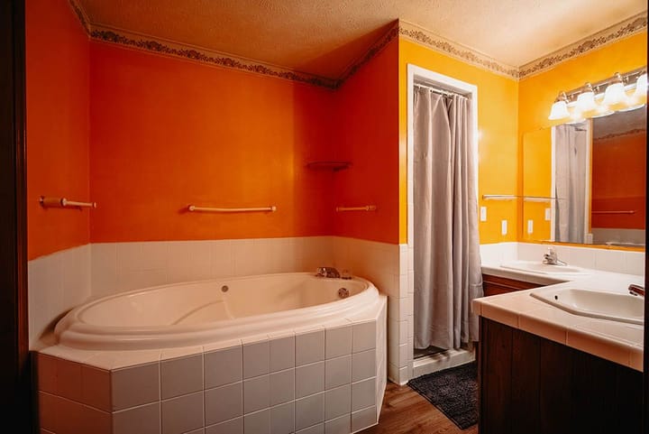 8 Bathroom 
