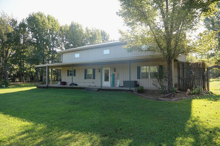 04 Exterior Porch