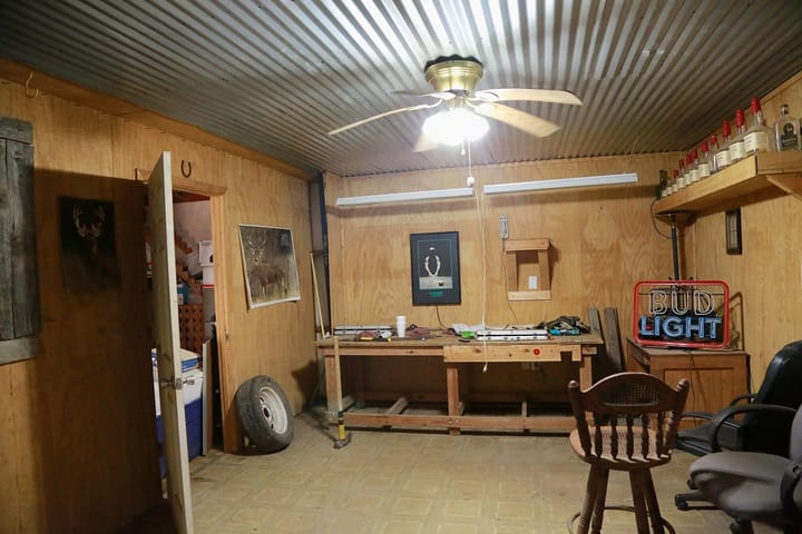 24 Shop Finished Room