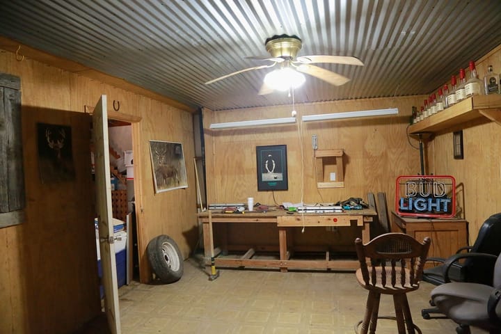 Rowlett 16 Shop Room