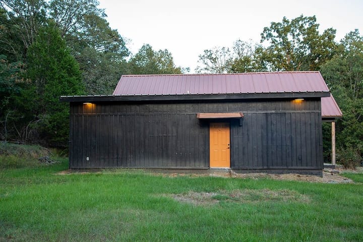 25 Exterior Side View