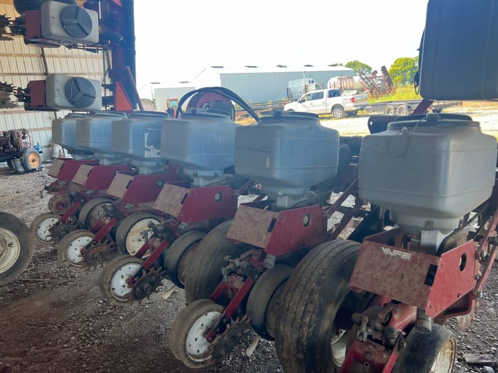 White Farm Equipment 5100 Planter 4 