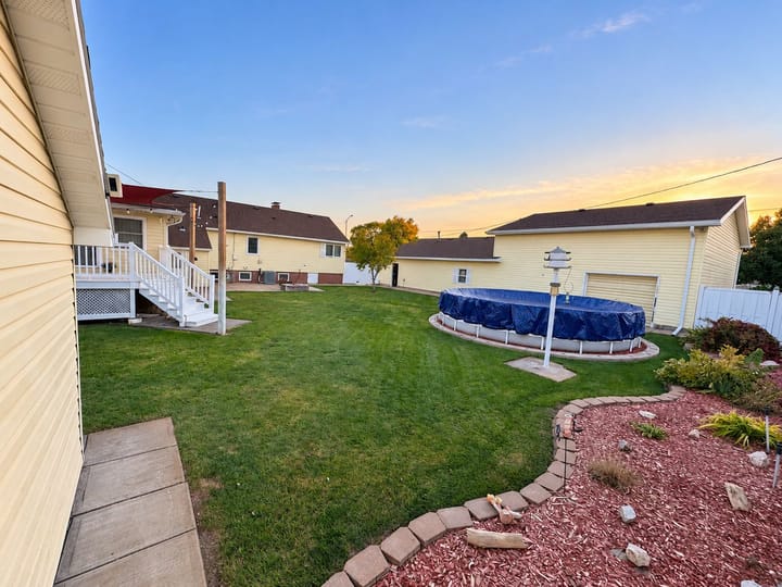 3217 W 2nd St North Platte Ne Backyard Lawn Pool And Deck 4049