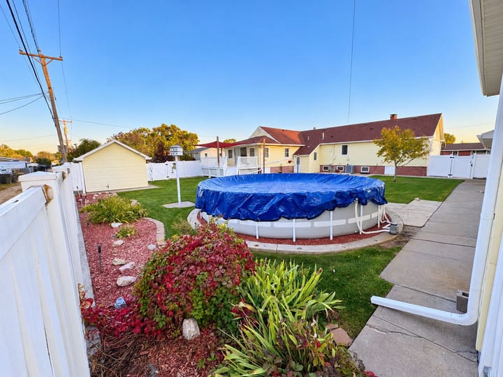3217 W 2nd St North Platte Ne Covered Pool And Backyard 4047