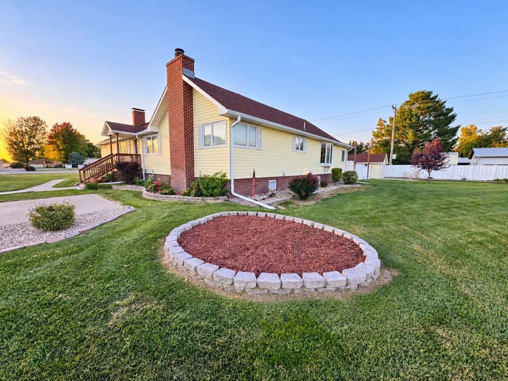 3217 W 2nd St North Platte Ne Side Exterior And Landscaping 4022