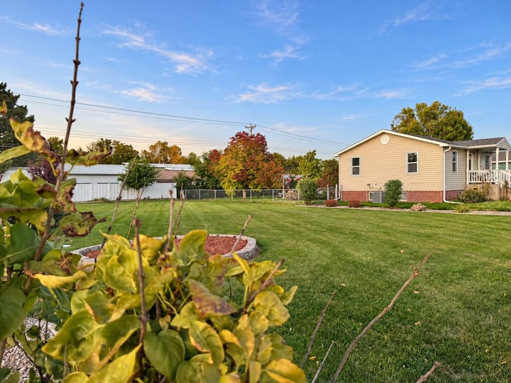 3217 W 2nd St North Platte Ne Side Yard And Lawn 4108