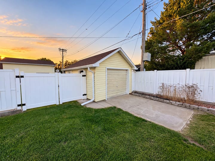 3217 W 2nd St North Platte Ne Garden Garage And Gate 4033