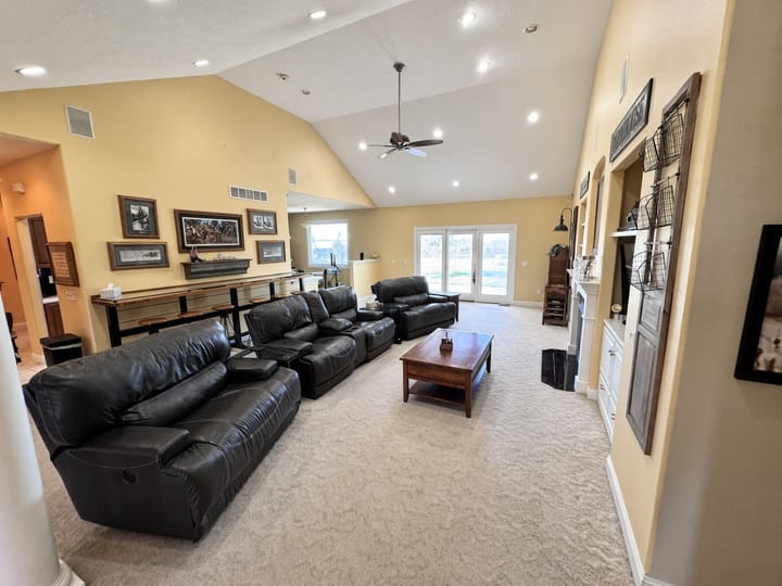 Spacious Living Room Vaulted Ceiling Home Nebraska S Buffalo Rd North Platte Nebraska 8184 S Buffalo Rd North Platte