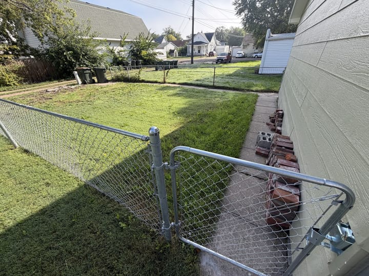 Residential Yard With Chain Link Fence Nebraska West Th Street North Platte Ne Nebraska 907 West 5th Street North Platte Ne