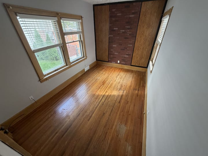 Empty Room Hardwood Floors Brick Accent Nebraska West Th Street North Platte Ne Nebraska 907 West 5th Street North Platte Ne