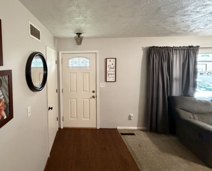 Front Door Entryway Home Interior Nebraska Rd Street Sutherland Ne Nebraska 1240 3rd Street Sutherland Ne 69165