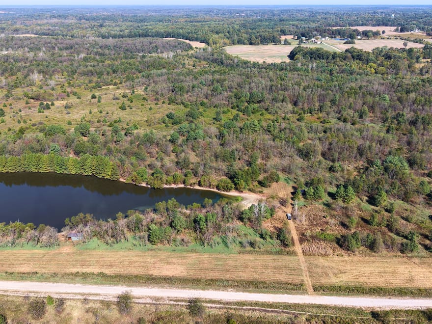 20 Acres W/ Cabin & Lakes in Sullivan IN 