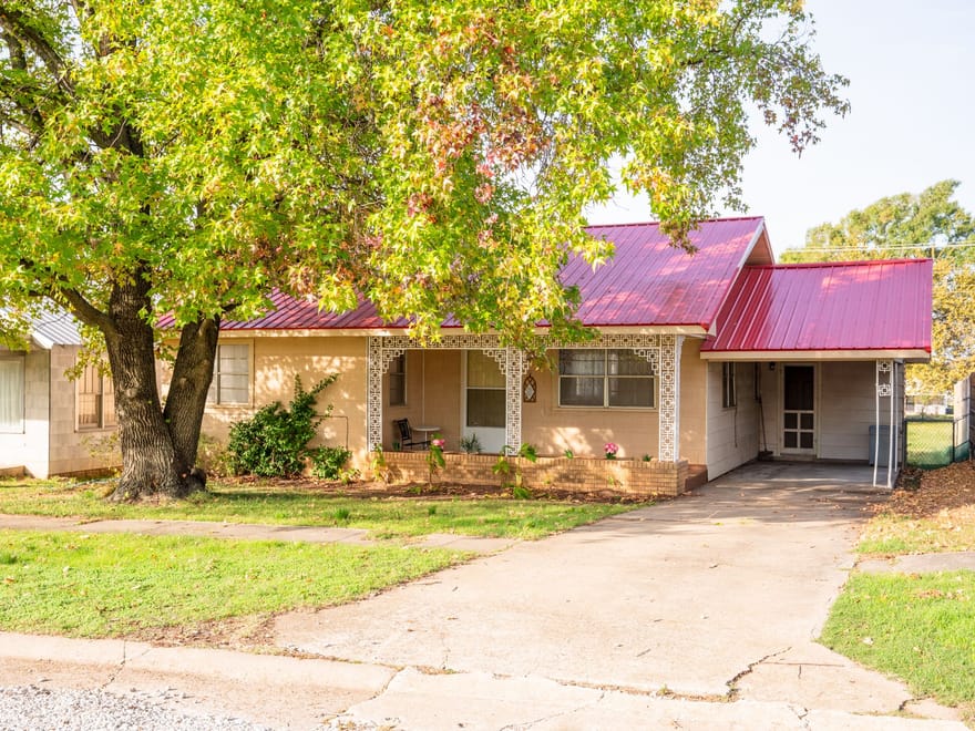 611 Brunson Ave, Prague, OK 74864
