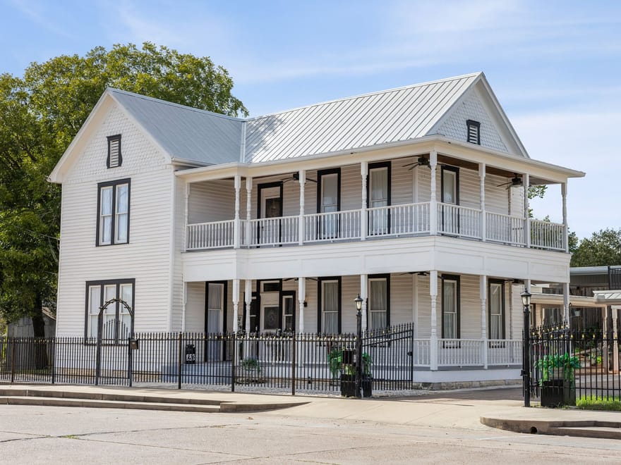 326 W Colorado St, La Grange