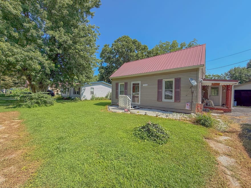 170 S. Church St., New Canton, IL  62356