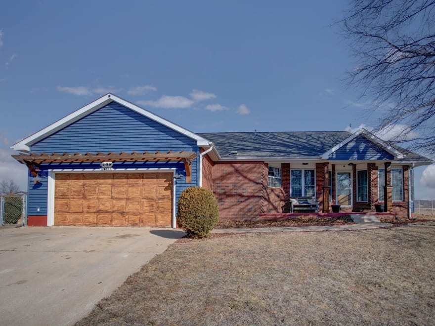 109 Deer Ridge Dr, Pleasant Hill, Il 62363