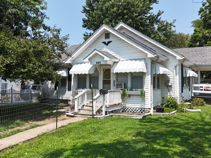 702 W. Jefferson St.,Pittsfield, IL 62363