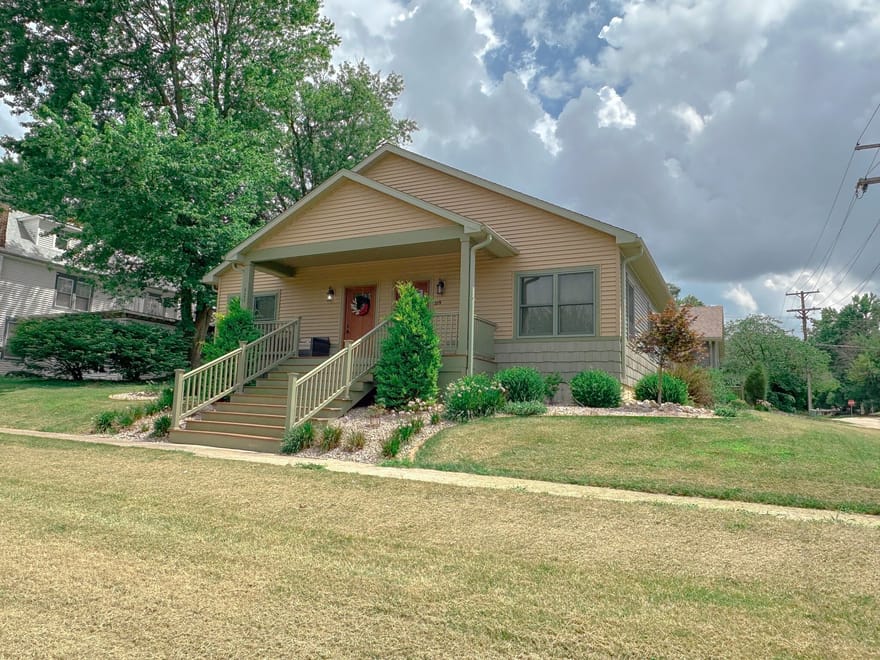 329 W. Adams St, Pittsfield, IL 62363