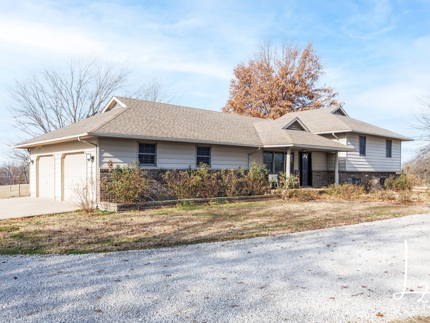 Beautiful Wilson County Kansas Home On 17! Acres!