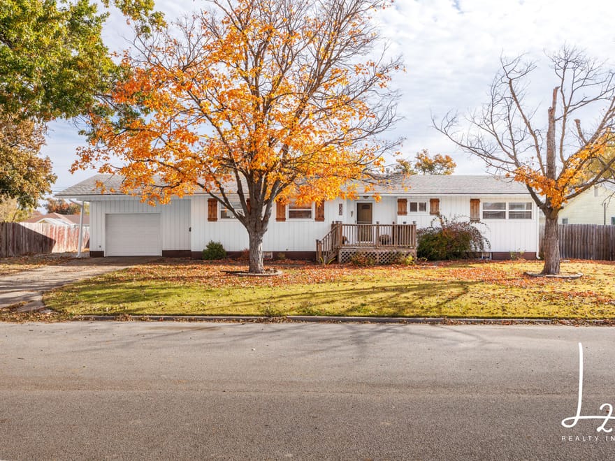 Neodesha Gem: Large Home with Finished Basement & Two Garages