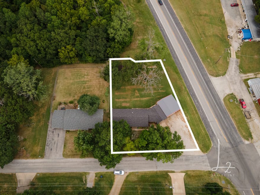 4 bed 2 bath with large outbuilding Montgomery County