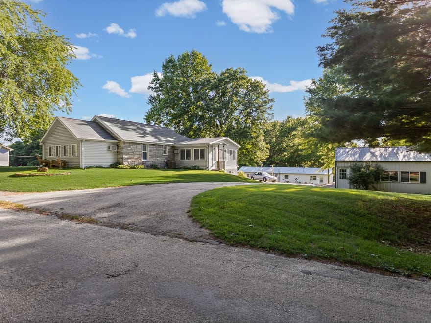 718 S Water Street, Hamburg, IL 62045
