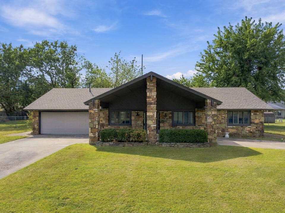 2093820east2035th20pl20s 102