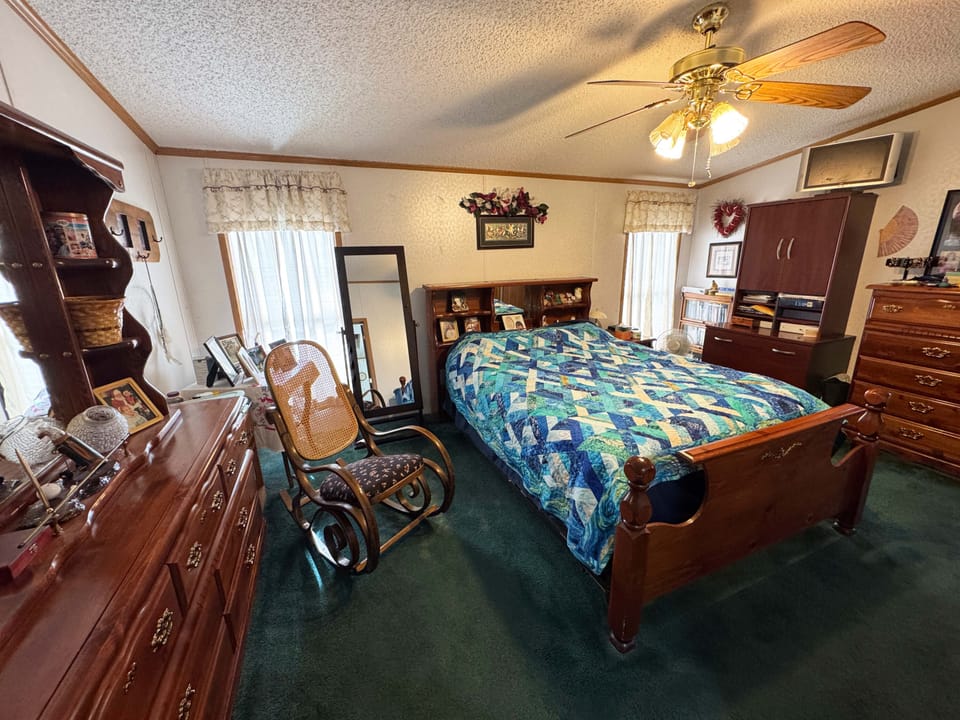 Fairfax Lake Road Home
