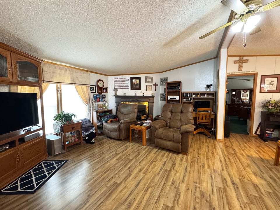 Fairfax Lake Road Home