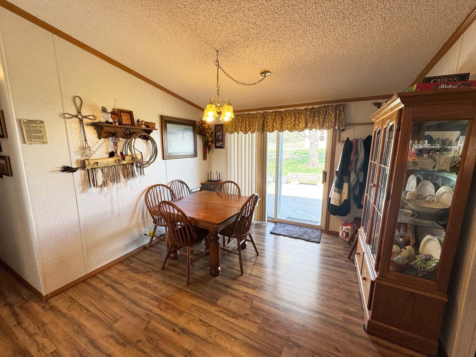 Fairfax Lake Road Home