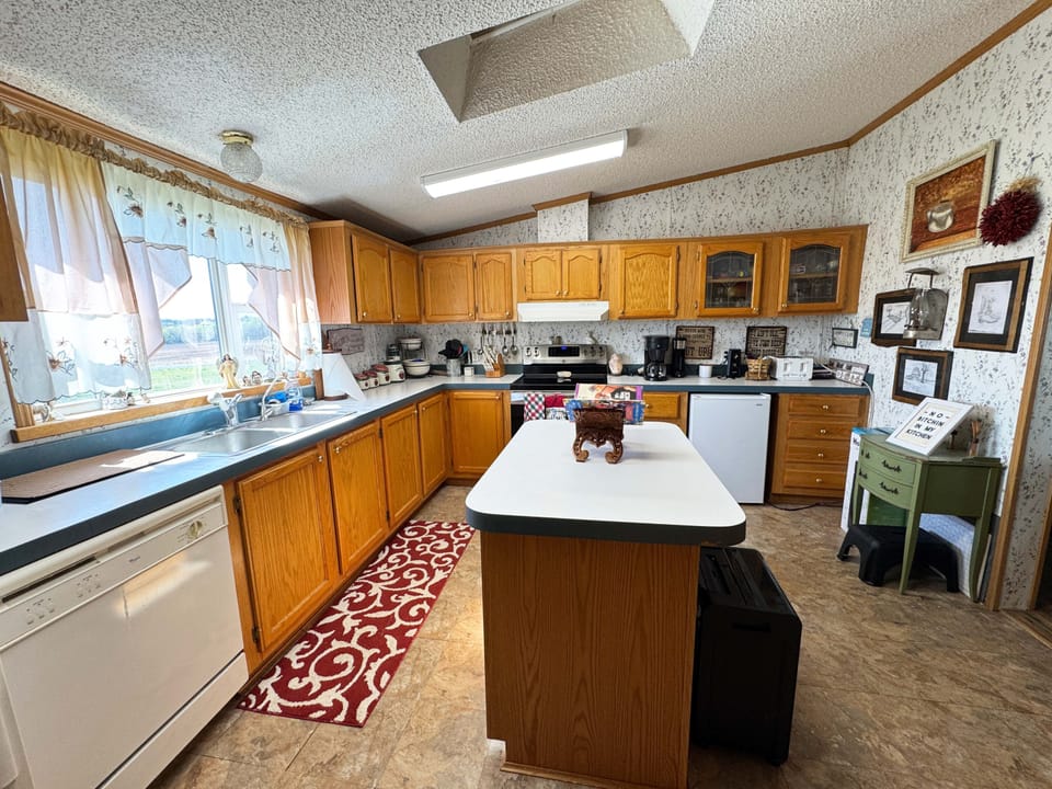 Fairfax Lake Road Home